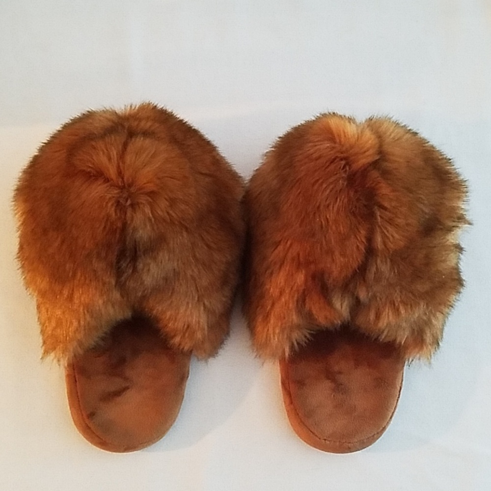 NWOT Fuzzy Slippers w/ Hard Soles